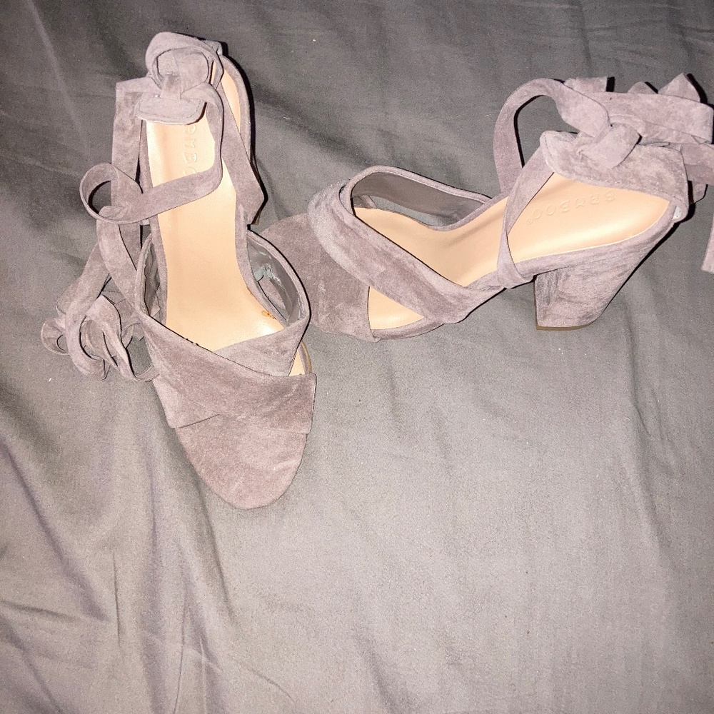 Size 7 Grey velvet herls